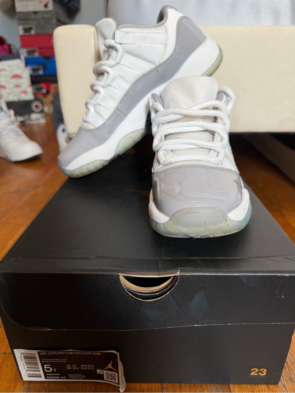 Jordan Kids Low-Top Sneakers in White and Grey